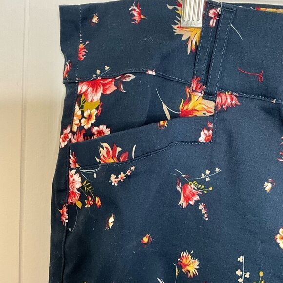 Torrid Womens Plus Size 26 Sateen Floral Shorts Black Pink Red Roses Belted - Picture 3 of 13